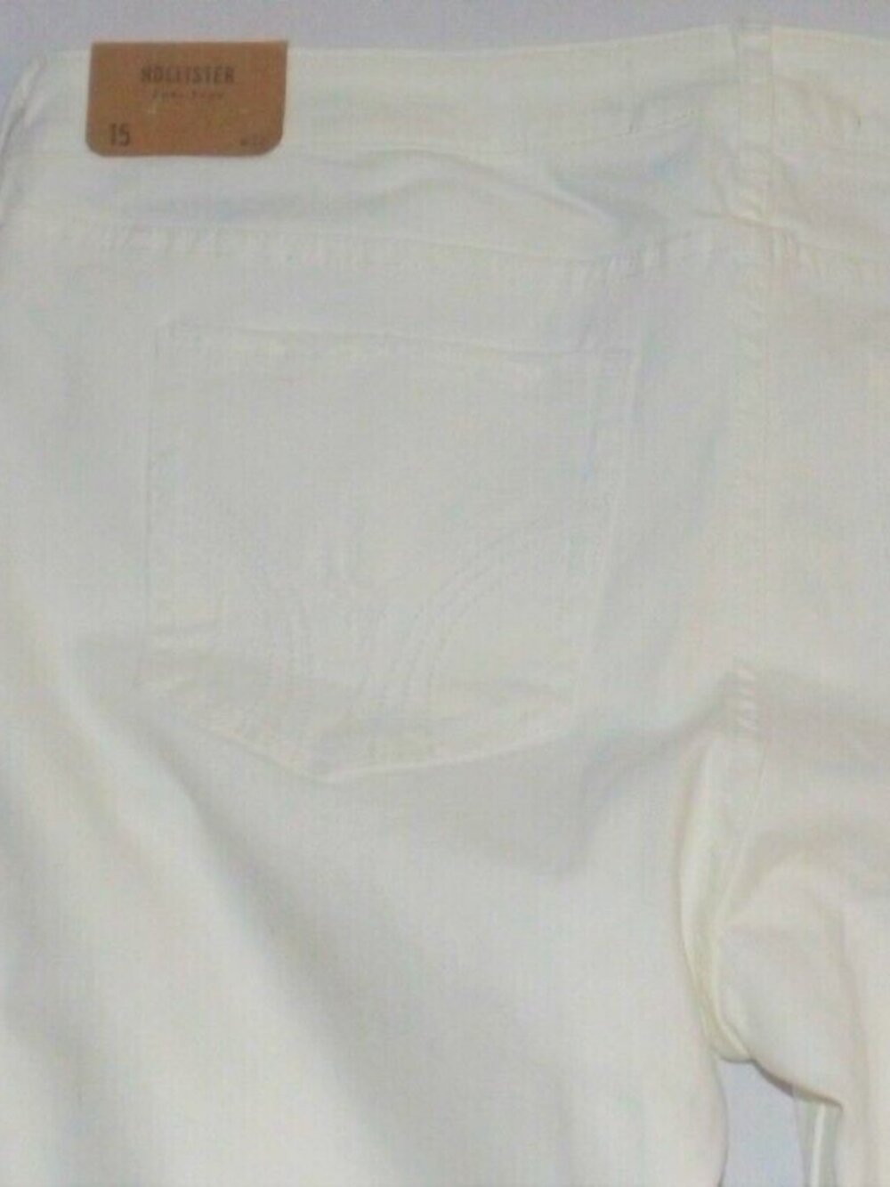 New Hollister Low-rise white Jean  15 x 32  vintage California embroidered #298